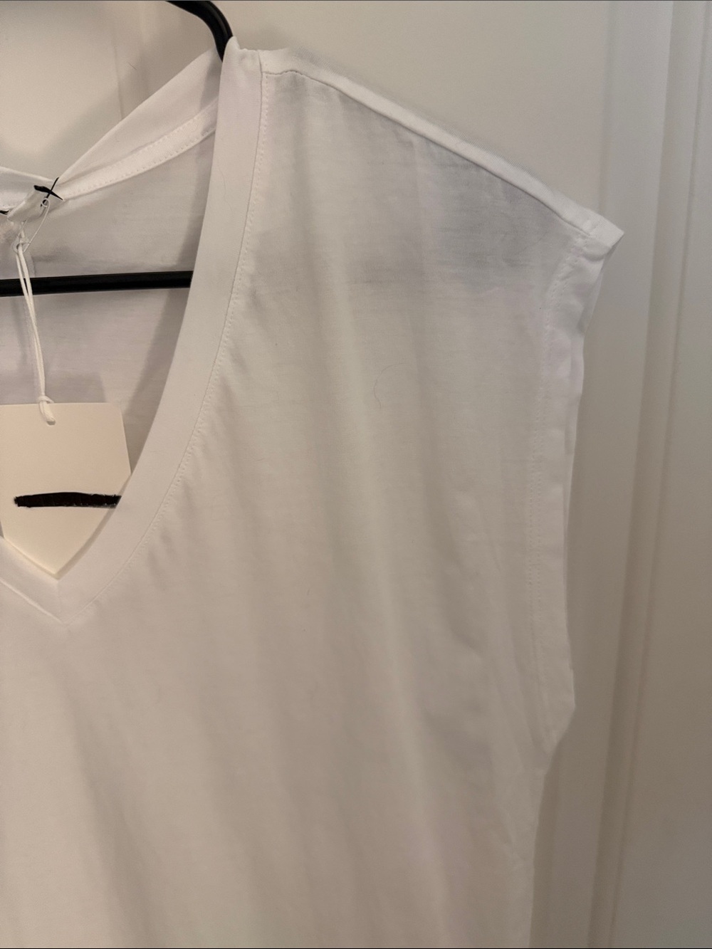 Nordstrom Women's White Sleeveless Vneck Tee Sz Sm - Picture 4 of 8